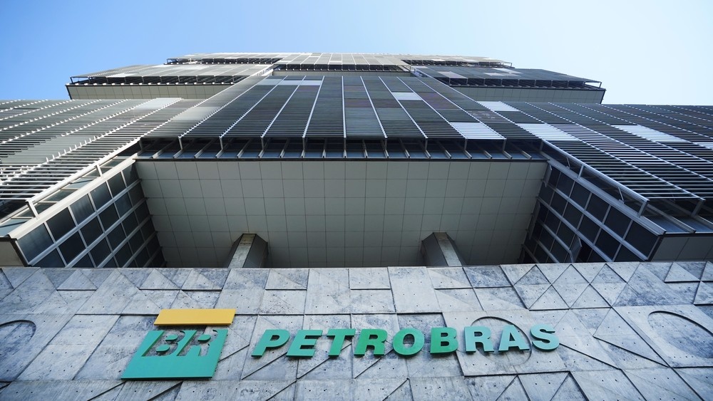 Petróleo avança; Petrobras ganha fôlego, preocupa inflação