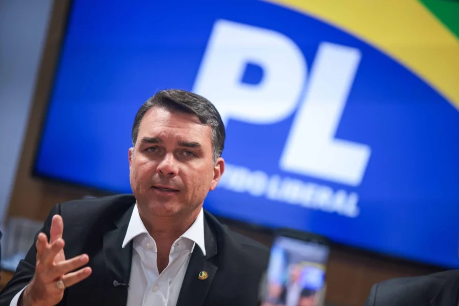 Flávio Bolsonaro propõe fim da reeleição presidencial