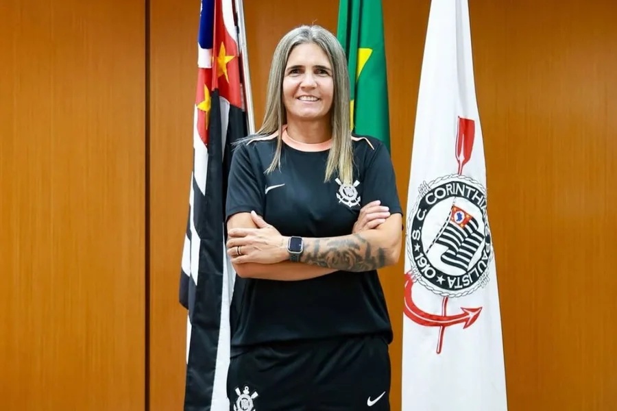 Emily Lima assume comando como primeira treinadora mulher do Corinthians