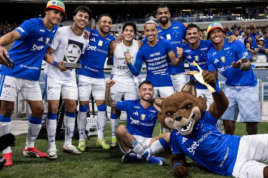 Cruzeiro vence clássico mineiro e provoca o Galo
