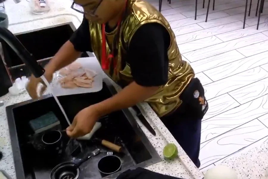 Milena cria suco duvidoso para detectar furto no bbb
