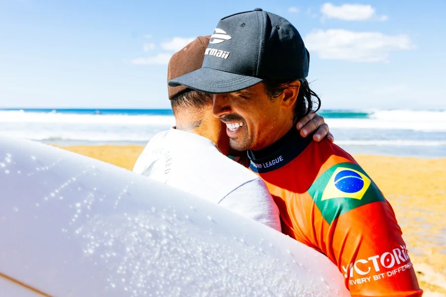 Miguel Pupo vence e avança às semifinais em Bells Beach