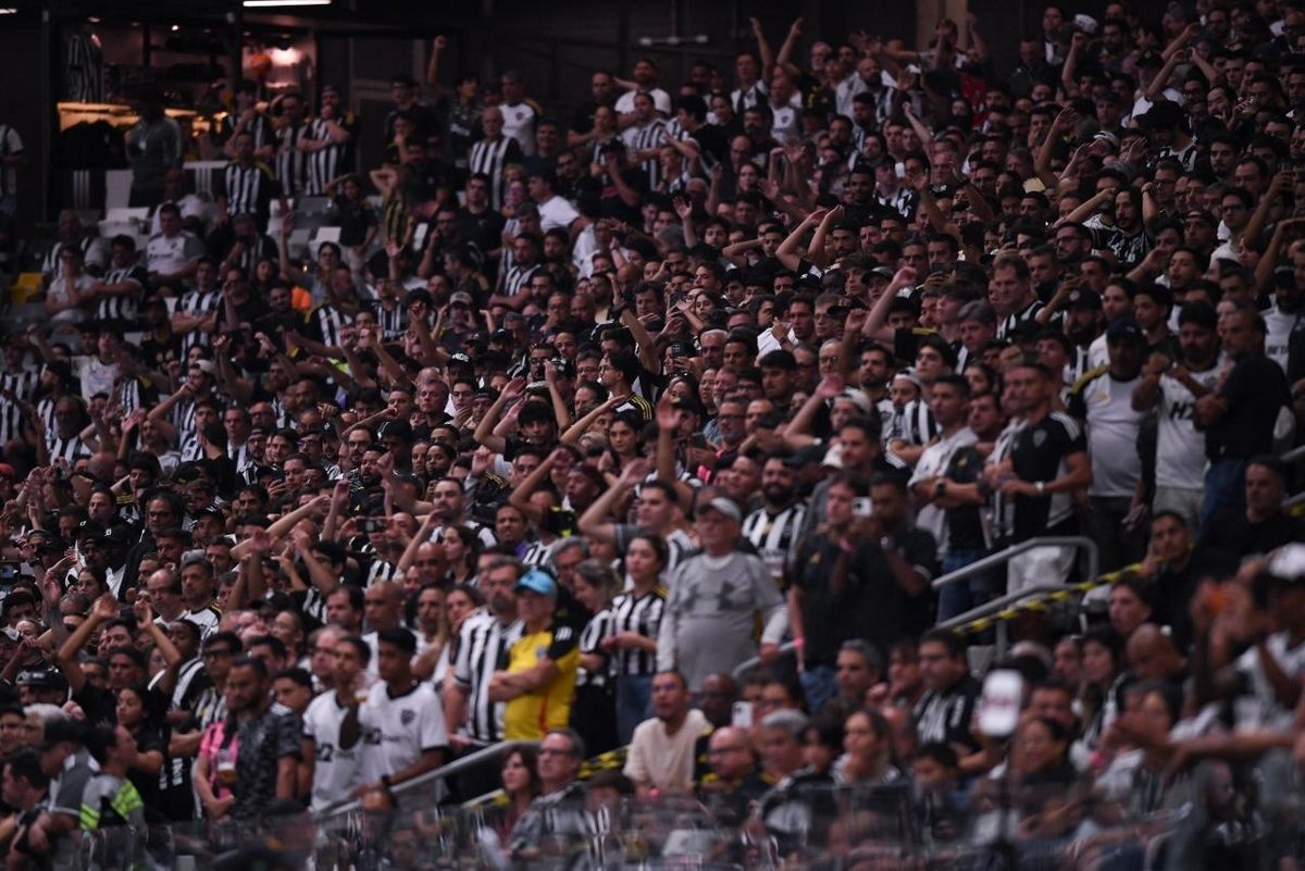 Atlético reage com ingressos de 25 reais e lota MRV